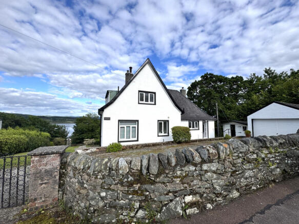 4 bed property, in Sea Mist Kilduskland Road, £375,000