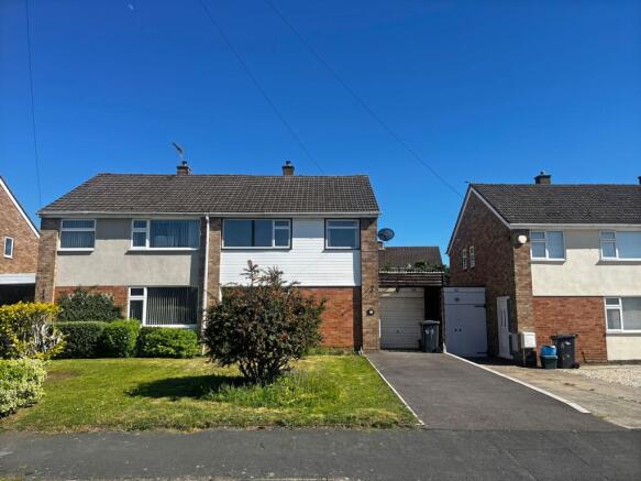 3 bed property, in Insley Gardens, £315,000