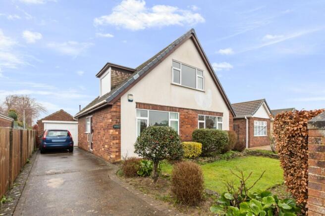 2 bed property, in West Green, £220,000