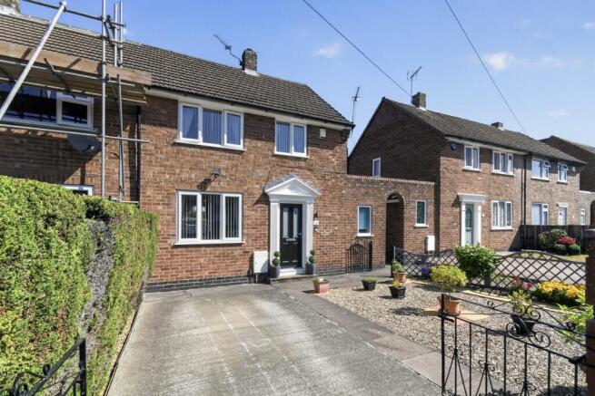 2 bed property, in Chapelfields Road, £240,000