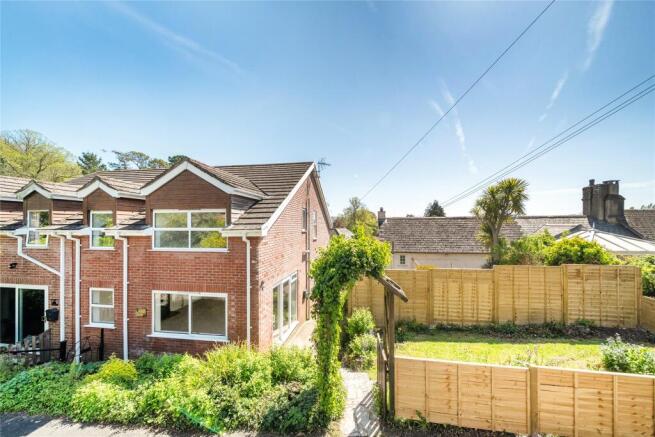 4 bed property, in Shute Hill, £375,000