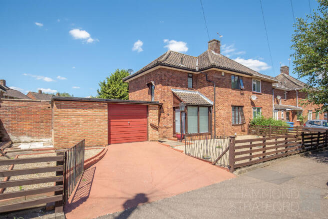 3 bed property, in Wycliffe Road, £325,000
