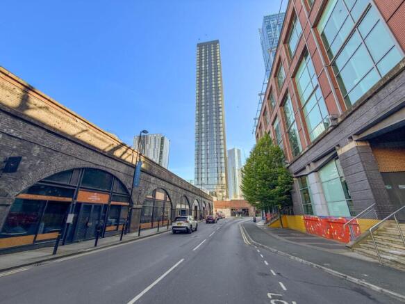 2 bed property, in Apartment 1604 Viadux, £350,000