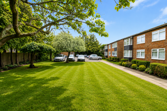 1 bed property, in Hartsbourne Road, £189,000