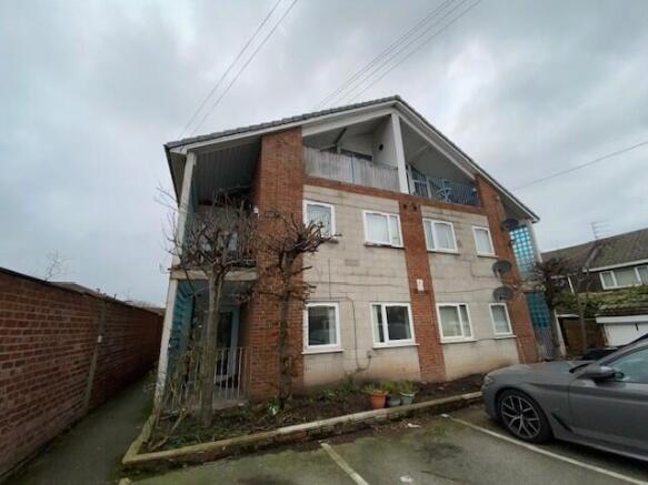 2 bed property, in Flat 1, £32,000