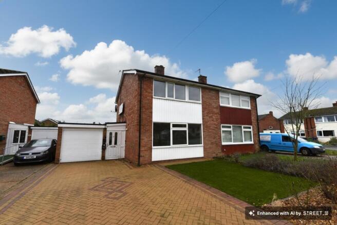3 bed property, in Greenfields, £295,000