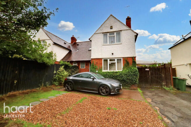 3 bed property, in The Avenue, £265,000