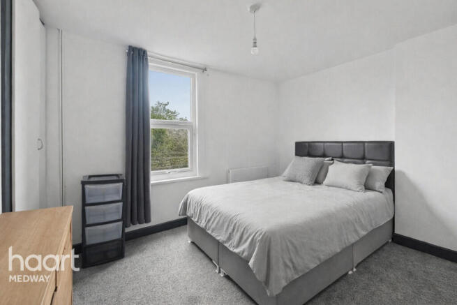 3 bed property, in Stanhope Road, £260,000