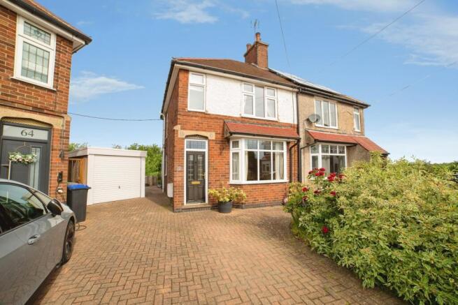 3 bed property, in Carnarvon Grove, £140,000