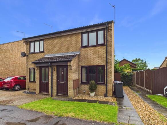 2 bed property, in Redmires Drive, £179,950