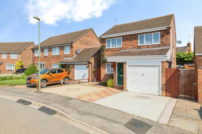 3 bed property, in Hardwick Park, £325,000