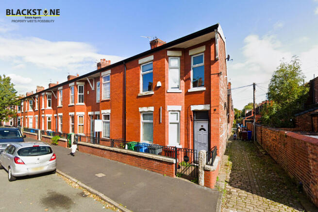2 bed property, in Heald Place Manchester M14, £235,000