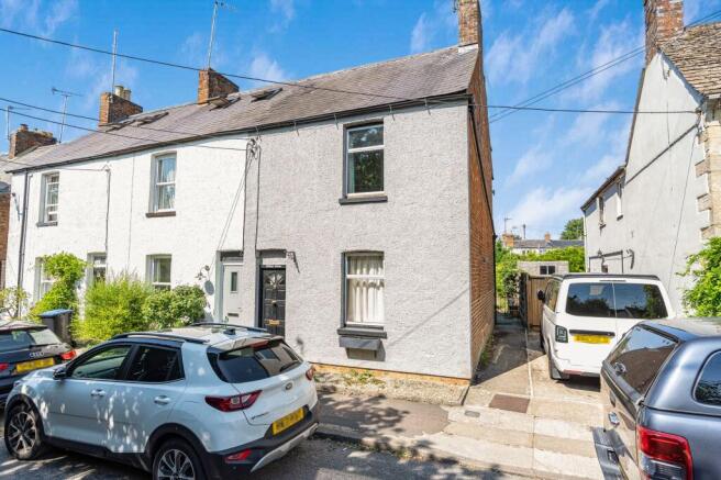 3 bed property, in Stanton Harcourt Road, £325,000