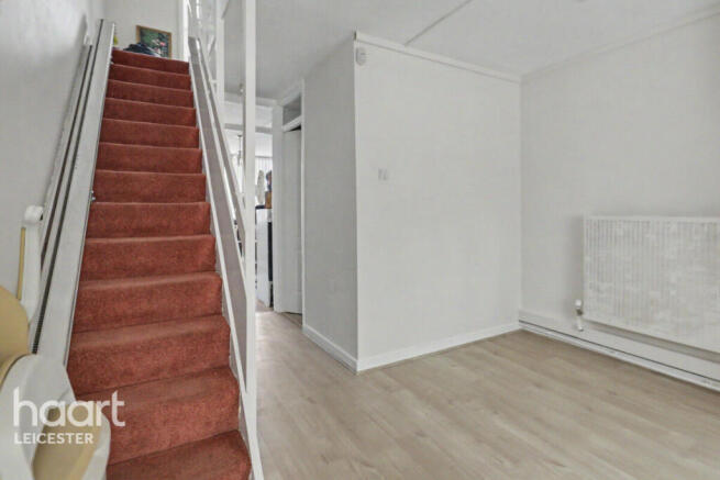 3 bed property, in Redpath Close, £220,000