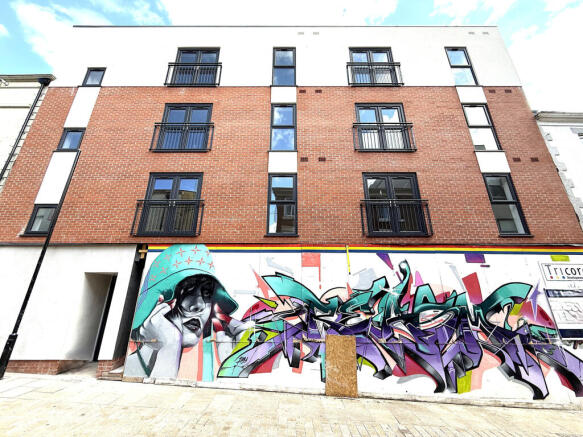 2 bed property, in Cannon Street, £150,000