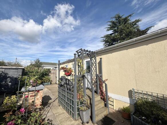 1 bed property, in Glebe Drive, £112,000
