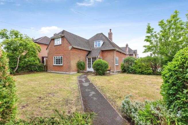 4 bed property, in Holdenhurst Avenue, £625,000