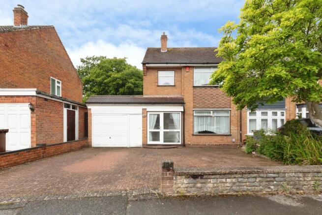 3 bed property, in Leam Crescent, £300,000