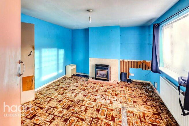 3 bed property, in Hollow Road, £170,000