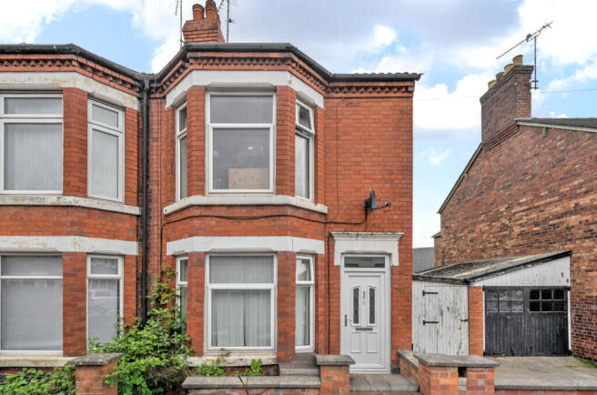 3 bed property, in Bedford Street, £105,000