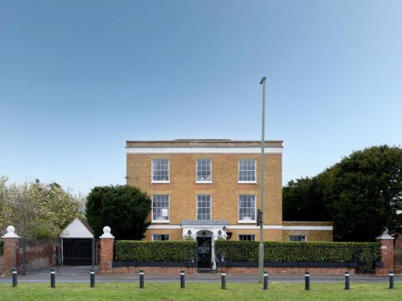 6 bed property, in Russell Road, £2,950,000