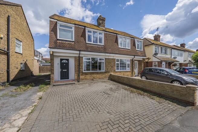 3 bed property, in Oxford Gardens, £550,000