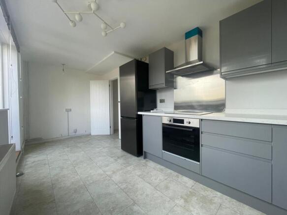 3 bed property, in Leontine Close, £330,000