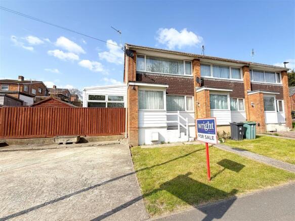 2 bed property, in Vicarage Walk, £230,000