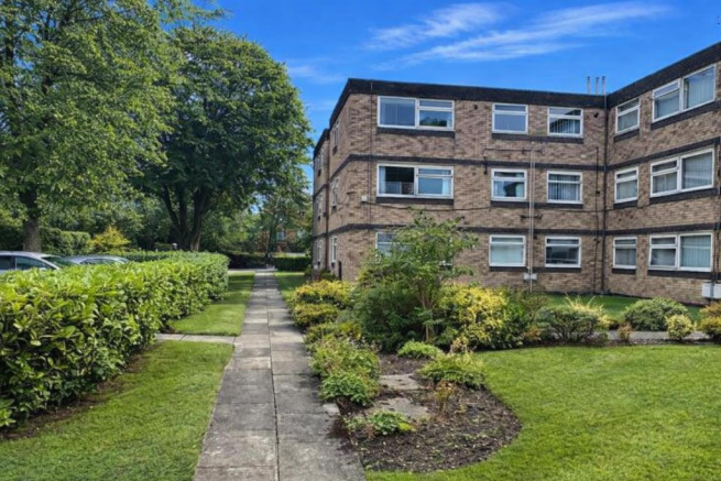 1 bed property, in Devonshire Park Road, £145,000