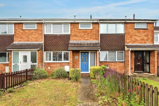 3 bed property, in 28 Wilmot Close, £300,000