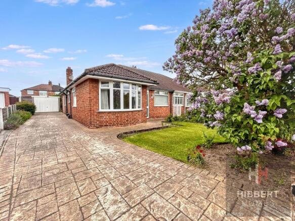 3 bed property, in Thorneycroft Close, £450,000