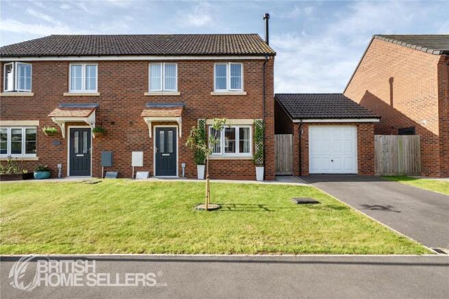 3 bed property, in Campolina Drive, £370,000