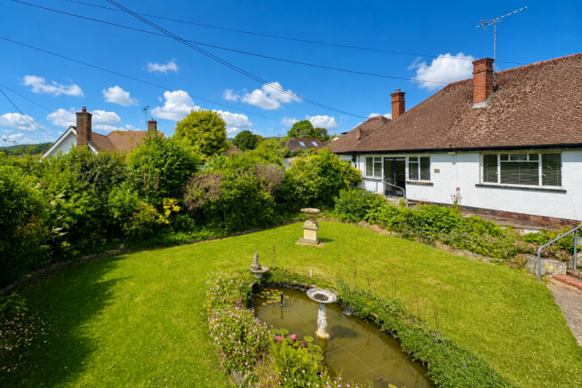 1 bed property, in Manstone Mead, £175,000