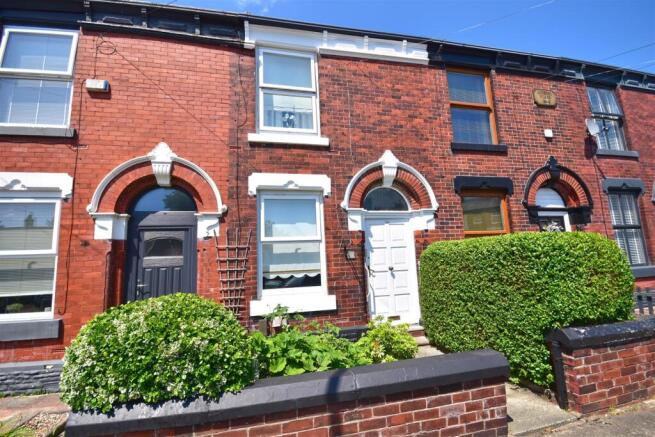 2 bed property, in Clive Street, £160,000