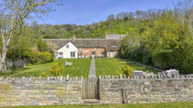 5 bed property, in Immaculate Grade ll listed former farmhouse with annexe and c.5 acres, £1,150,000
