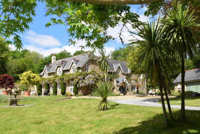 5 bed property, in Bovey Tracey, £1,600,000