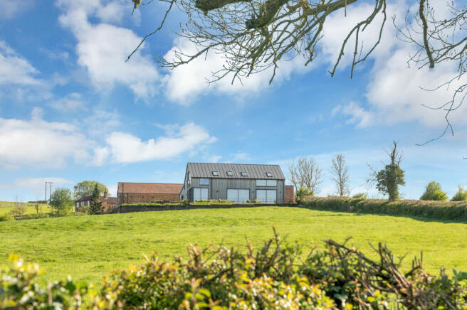 5 bed property, in Waltham Lane, £1,350,000