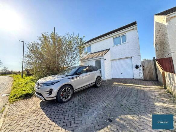 4 bed property, in Henver Close, £300,000