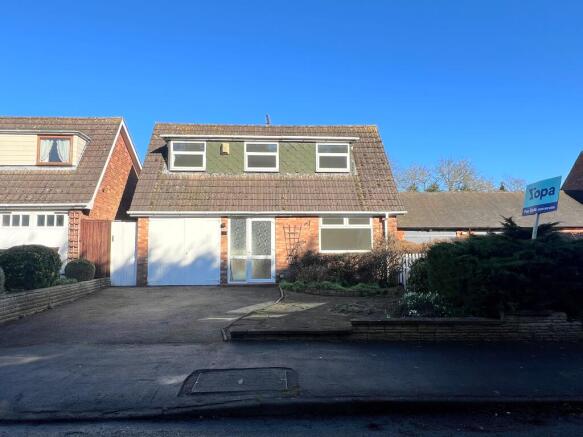 4 bed property, in Ferrers Road, £300,000