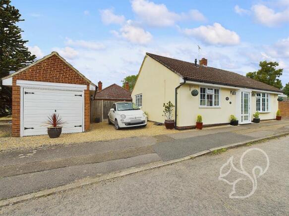 2 bed property, in Woodfield Drive, £415,000