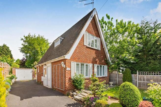 2 bed property, in Ashford Road, £425,000