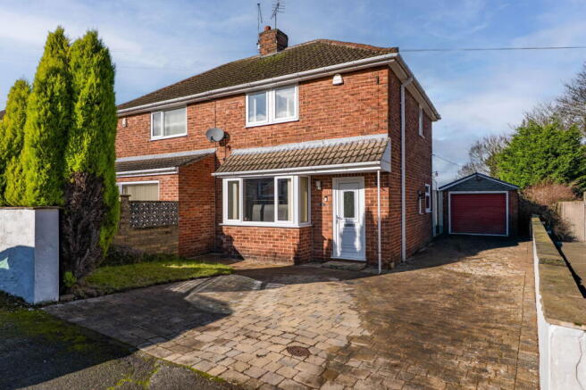 3 bed property, in Austen Drive, £200,000