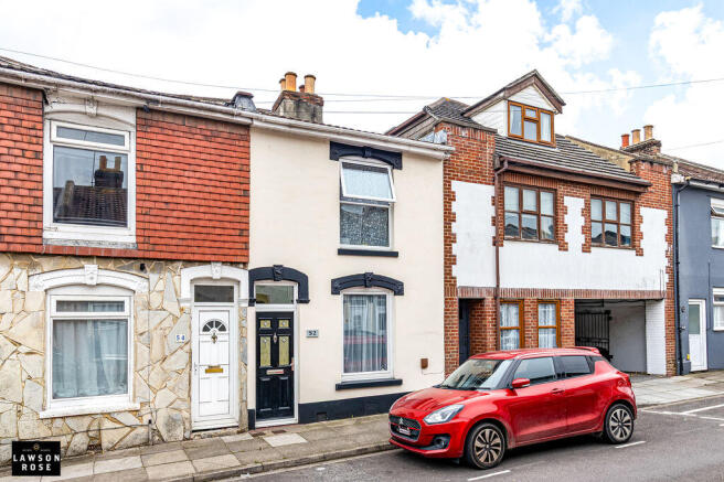 2 bed property, in Winchester Road, £210,000