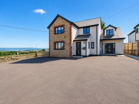 4 bed property, in + One Bedroom Annexe, £495,000