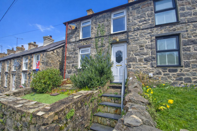 2 bed property, in 21 Pen Y Bryn Terrace, £139,000