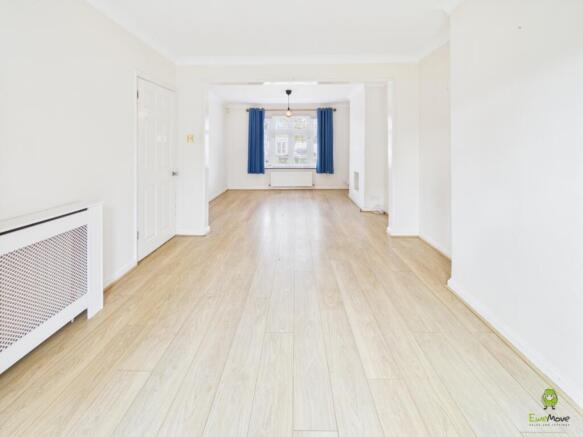 3 bed property, in Whitfield Road, £500,000