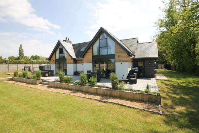 4 bed property, in Merry Farm Drive, £1,000,000