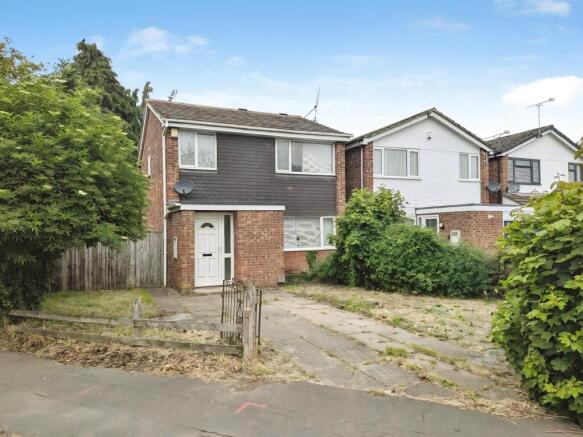 5 bed property, in 2 Grasscroft Drive, £220,000