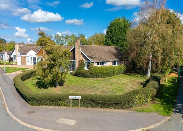 3 bed property, in Fordview Close, £450,000