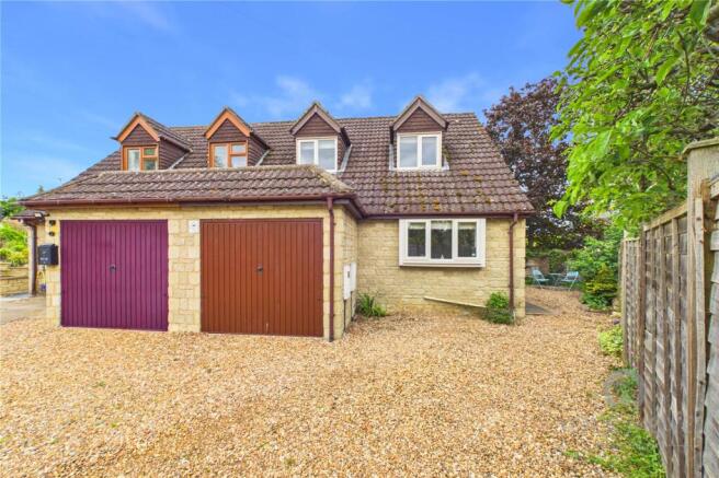 2 bed property, in Battles Close, £300,000